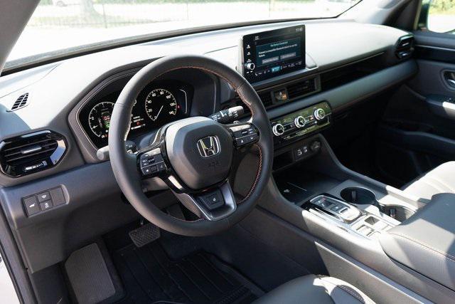 new 2025 Honda Pilot car, priced at $50,895