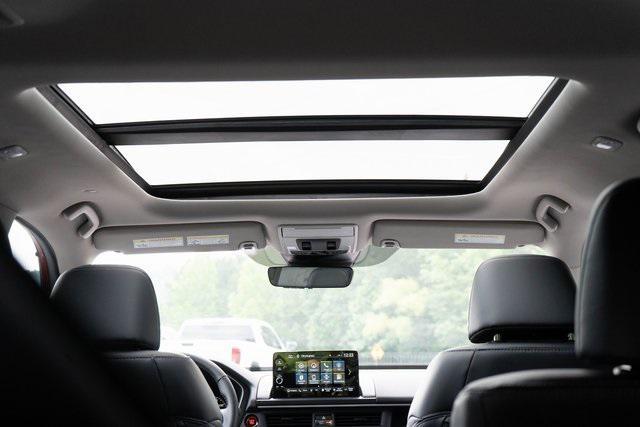 new 2025 Honda Pilot car, priced at $52,235