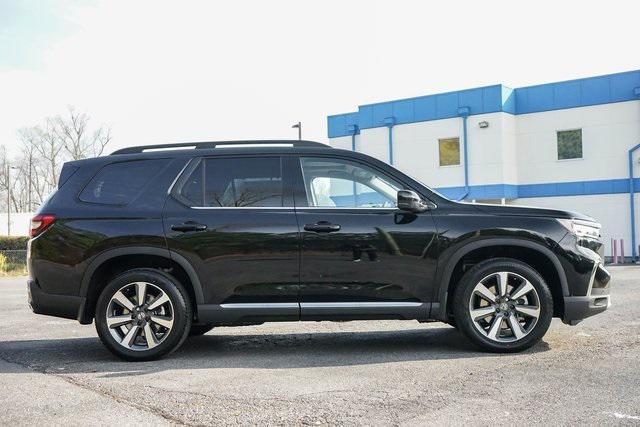 new 2025 Honda Pilot car, priced at $50,695