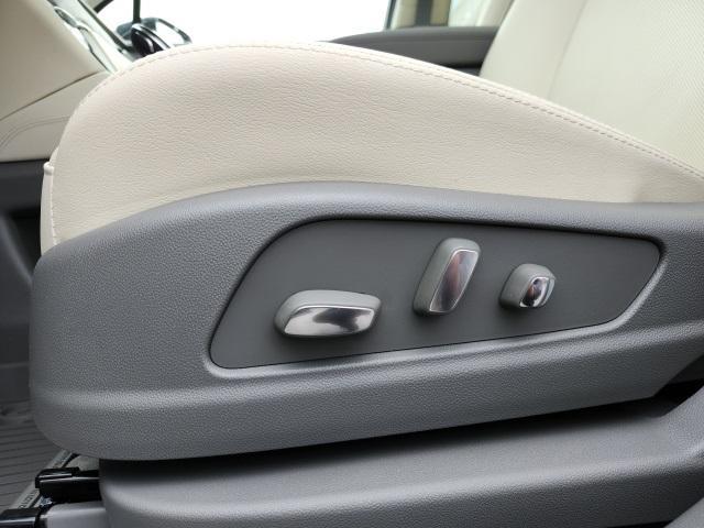 new 2025 Cadillac XT5 car, priced at $60,180