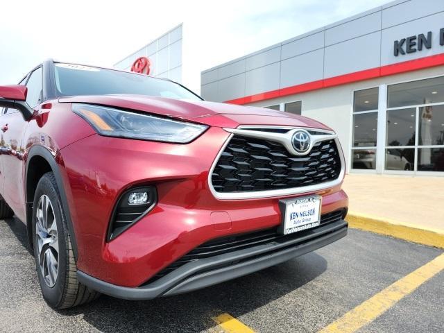 used 2022 Toyota Highlander car, priced at $40,995