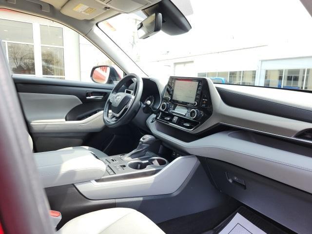used 2022 Toyota Highlander car, priced at $40,995