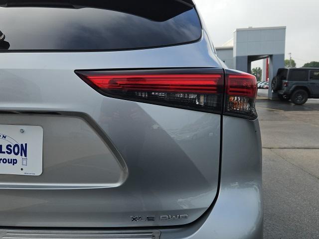 used 2021 Toyota Highlander car, priced at $32,979