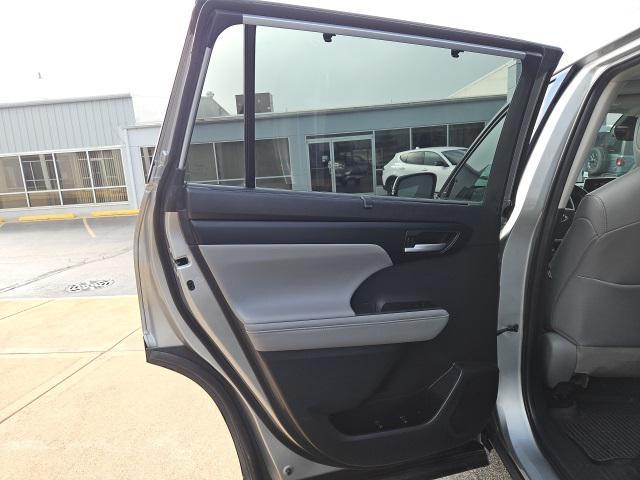 used 2021 Toyota Highlander car, priced at $32,979