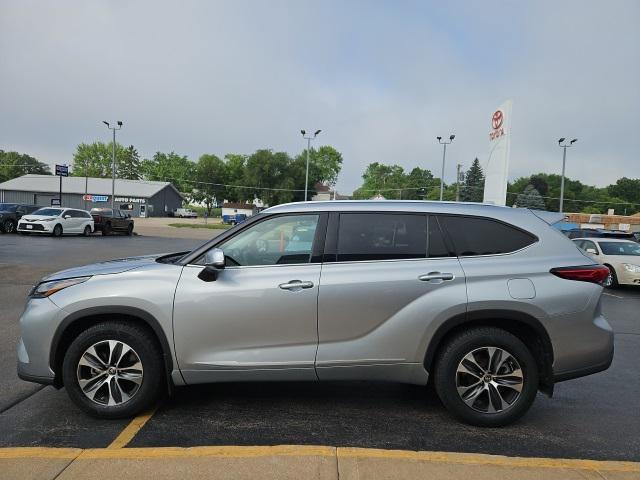 used 2021 Toyota Highlander car, priced at $32,979