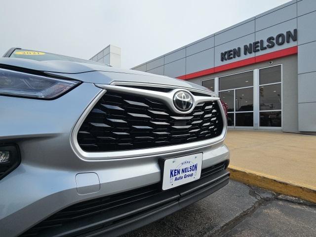 used 2021 Toyota Highlander car, priced at $32,979