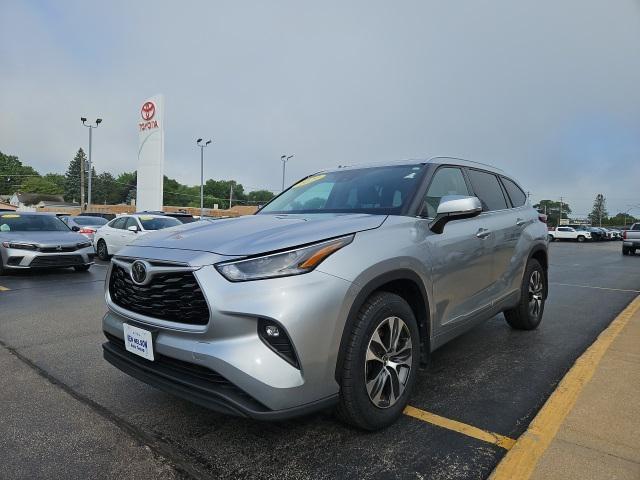 used 2021 Toyota Highlander car, priced at $32,979