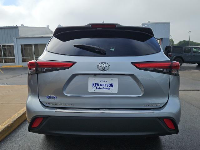 used 2021 Toyota Highlander car, priced at $32,979