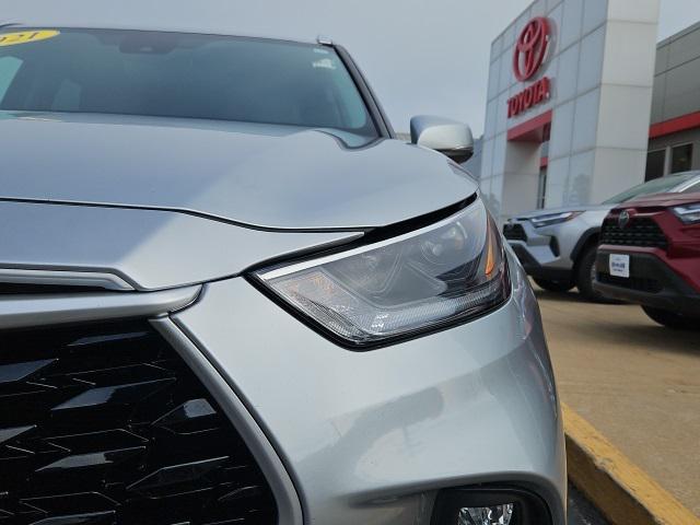 used 2021 Toyota Highlander car, priced at $32,979