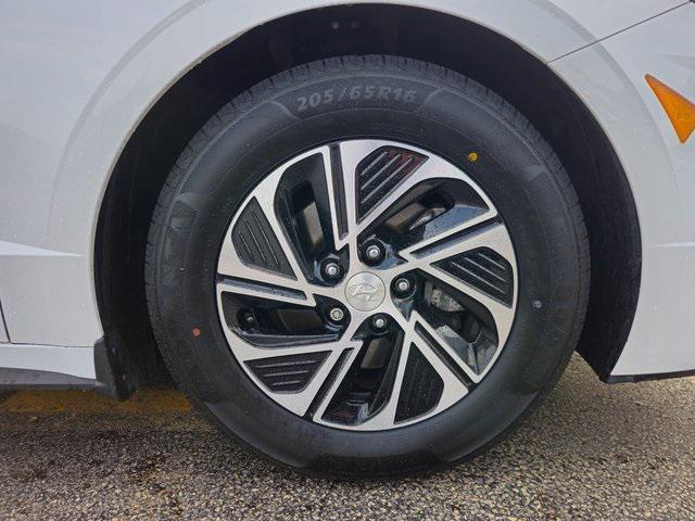 used 2022 Hyundai Sonata Hybrid car, priced at $19,643