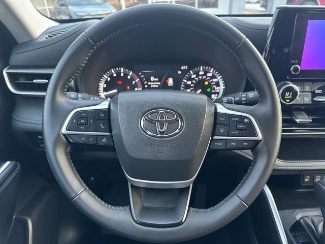 used 2024 Toyota Highlander car, priced at $38,994