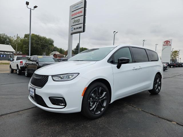 new 2026 Chrysler Pacifica car, priced at $42,961