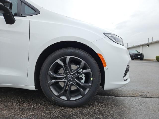 new 2026 Chrysler Pacifica car, priced at $42,961