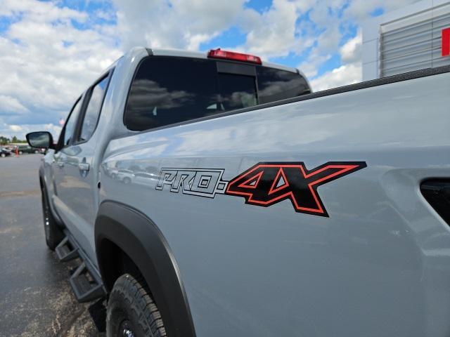 new 2025 Nissan Frontier car, priced at $40,986