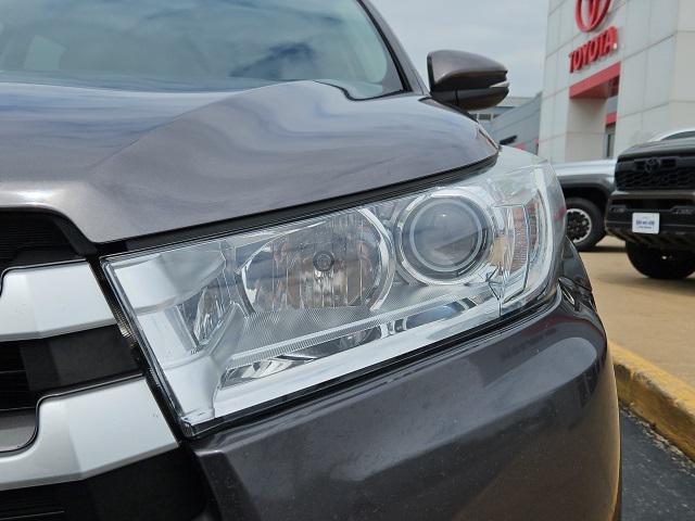 used 2018 Toyota Highlander car, priced at $22,595