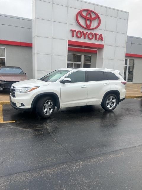 used 2015 Toyota Highlander car, priced at $19,995