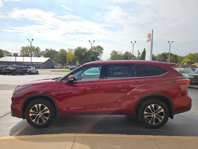 used 2020 Toyota Highlander car, priced at $33,995