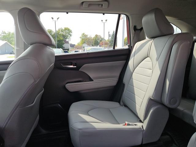 used 2020 Toyota Highlander car, priced at $33,995