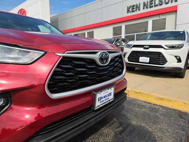 used 2020 Toyota Highlander car, priced at $33,995