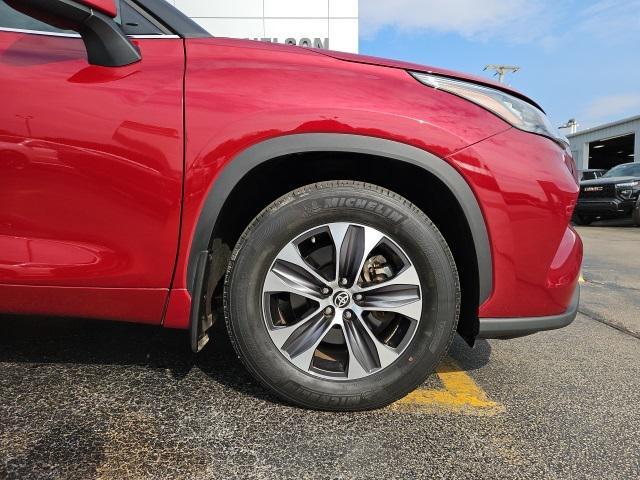 used 2020 Toyota Highlander car, priced at $33,995