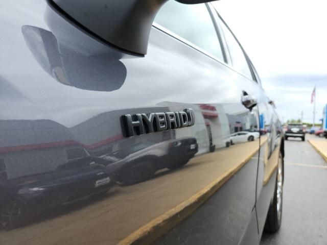 used 2021 Toyota Highlander Hybrid car, priced at $39,999