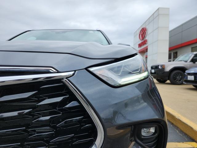 used 2021 Toyota Highlander Hybrid car, priced at $39,999