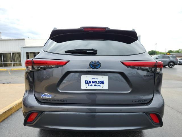 used 2021 Toyota Highlander Hybrid car, priced at $39,999
