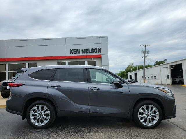 used 2021 Toyota Highlander Hybrid car, priced at $39,999