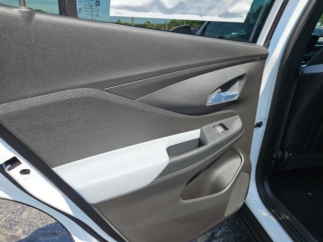 new 2025 Buick Envista car, priced at $25,195