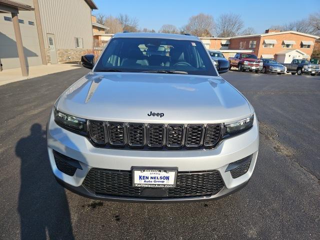 new 2024 Jeep Grand Cherokee car, priced at $41,297