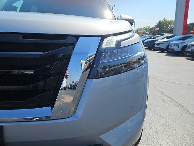 new 2025 Nissan Pathfinder car, priced at $45,799
