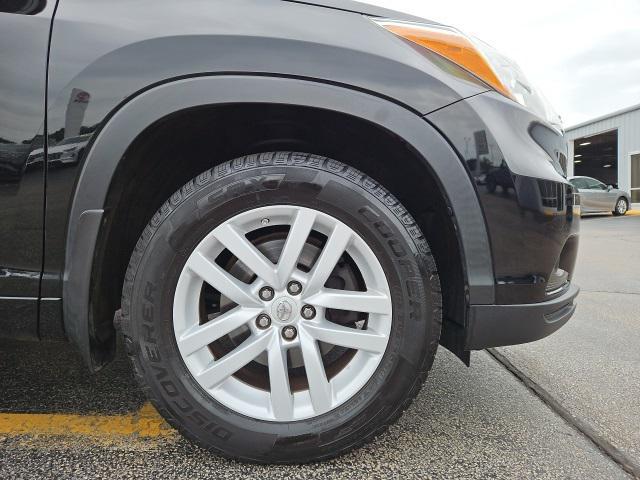 used 2015 Toyota Highlander car, priced at $19,995