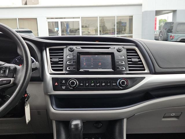 used 2015 Toyota Highlander car, priced at $19,995
