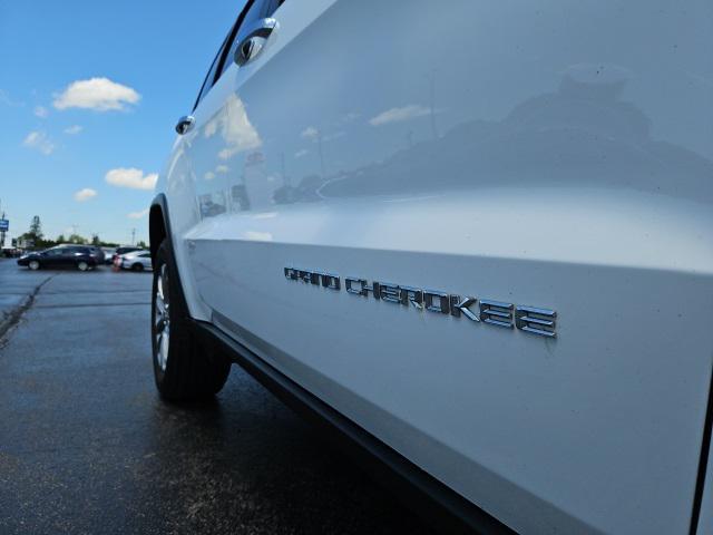 used 2016 Jeep Grand Cherokee car, priced at $15,740