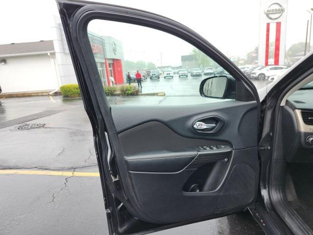 used 2015 Jeep Cherokee car, priced at $9,995