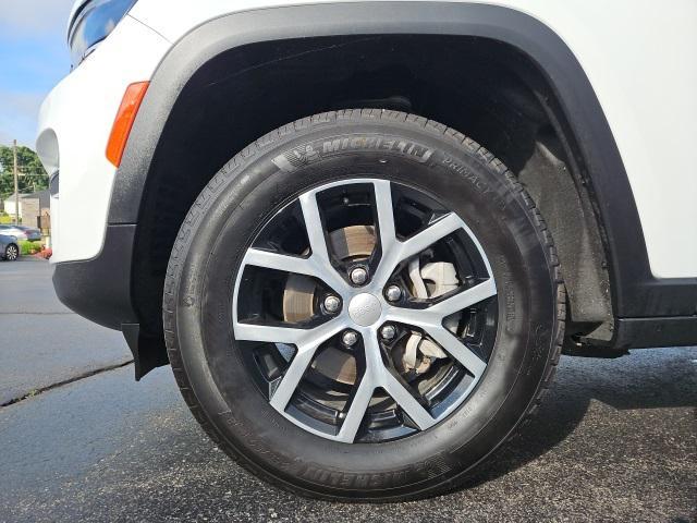 used 2024 Jeep Grand Cherokee car, priced at $40,995