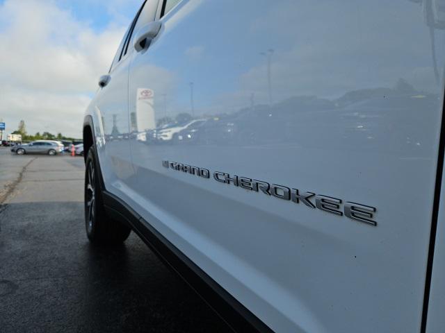 used 2024 Jeep Grand Cherokee car, priced at $40,995