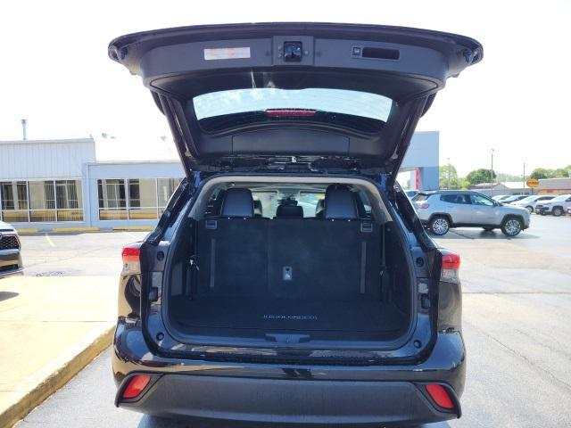 used 2022 Toyota Highlander Hybrid car, priced at $36,995