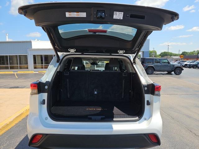 used 2023 Toyota Highlander Hybrid car, priced at $43,595