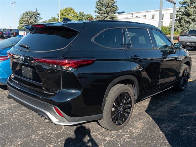 used 2023 Toyota Highlander car, priced at $39,500