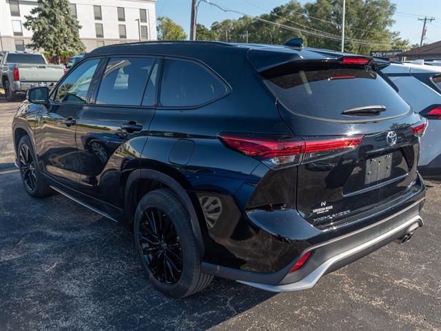 used 2023 Toyota Highlander car, priced at $39,500
