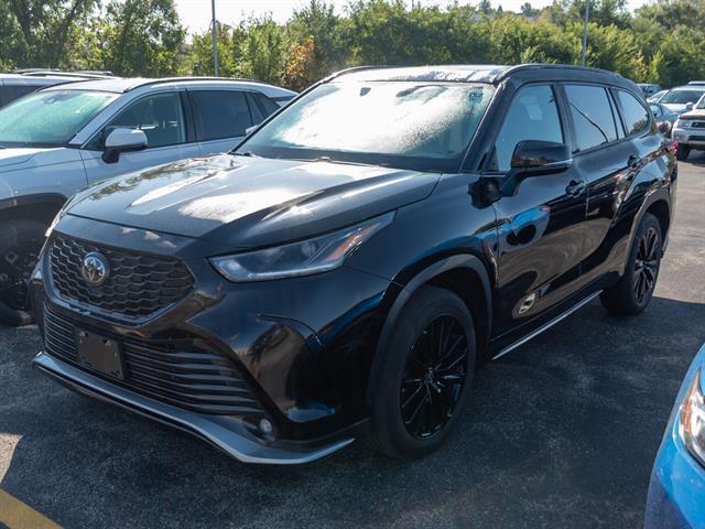 used 2023 Toyota Highlander car, priced at $39,500
