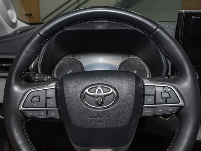 used 2022 Toyota Highlander car, priced at $39,495