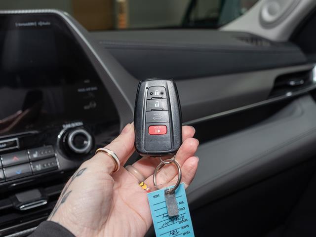 used 2022 Toyota Highlander car, priced at $39,495