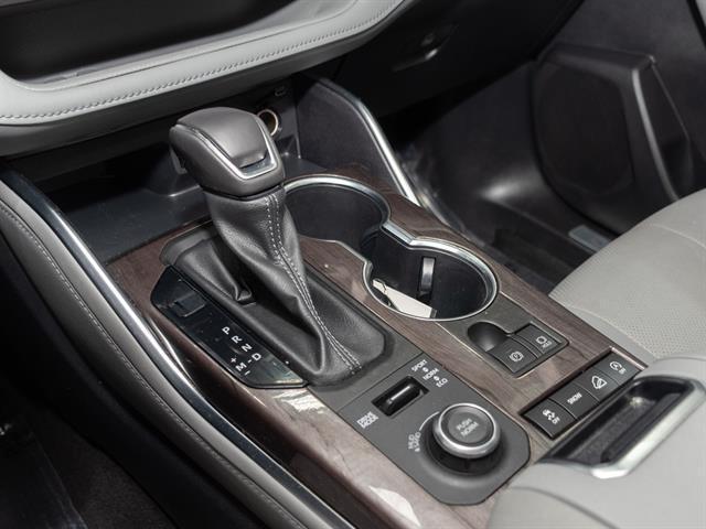 used 2022 Toyota Highlander car, priced at $39,500