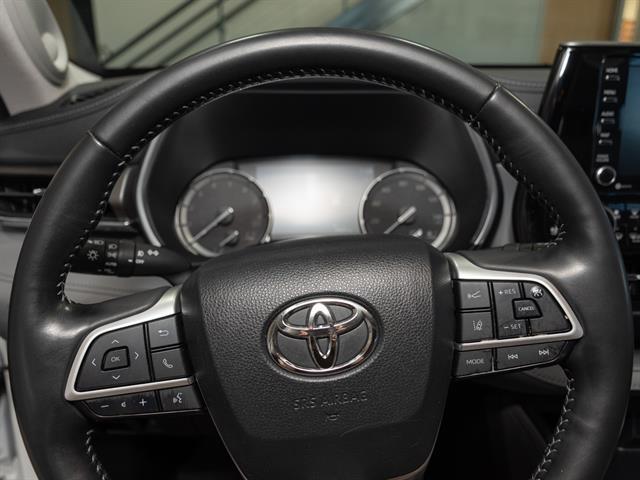 used 2022 Toyota Highlander car, priced at $39,500