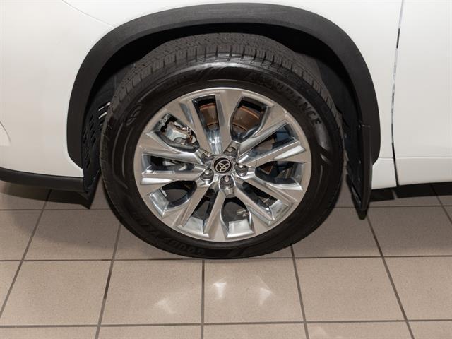 used 2022 Toyota Highlander car, priced at $39,500