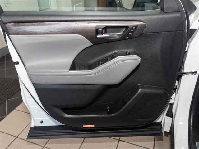 used 2022 Toyota Highlander car, priced at $39,500