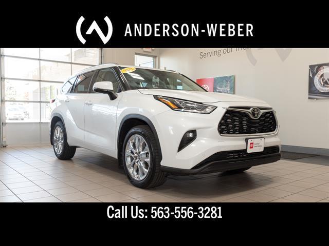 used 2022 Toyota Highlander car, priced at $39,500