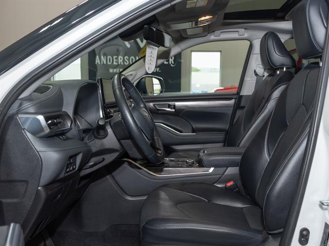 used 2022 Toyota Highlander car, priced at $40,550